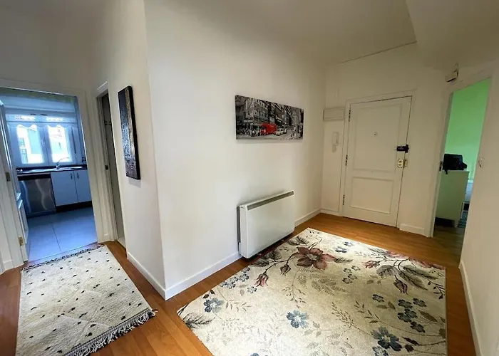 3 En Plaza De Espana 6pax Vigo