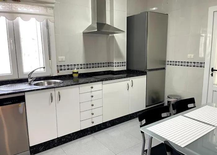 3 En Plaza De Espana 6pax * Vigo